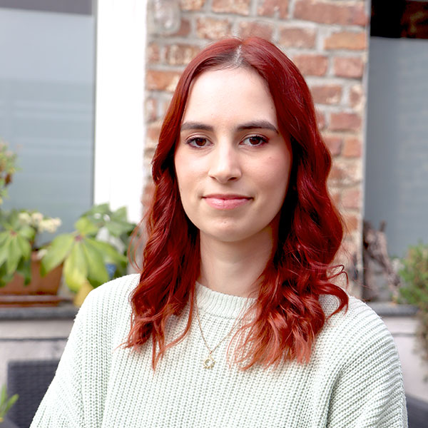 Porträt von Werkstudentin Tessa Klene.